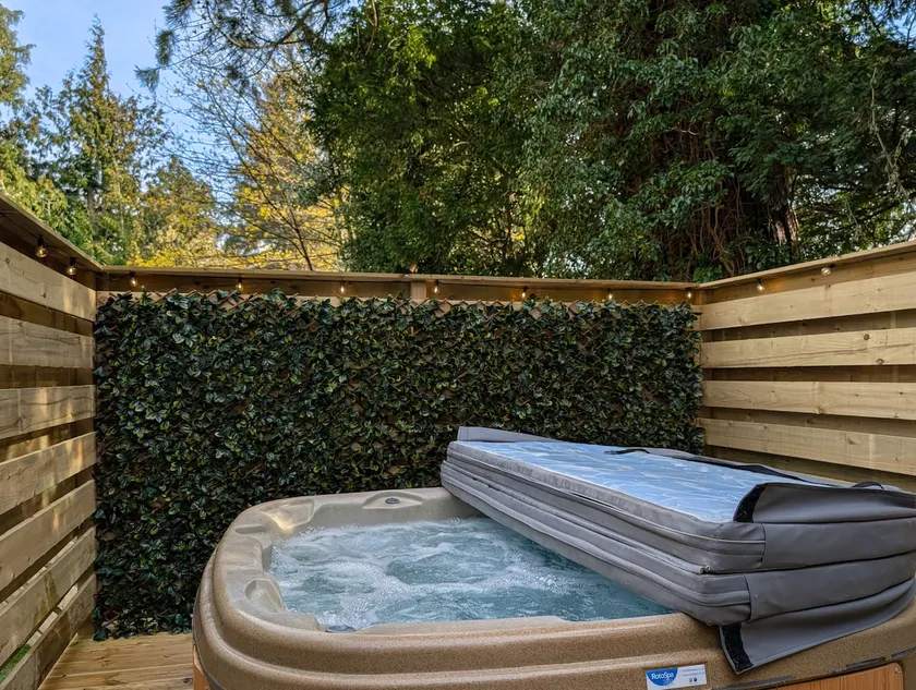 Cear 2- Private Hot Tub- Perth-Pet Friendly Lodge - Image 1