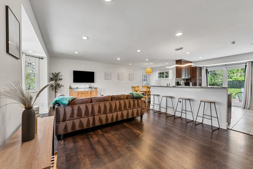 4BR Getaway Near DC|Free Parking+Full Kitchen - Image 1