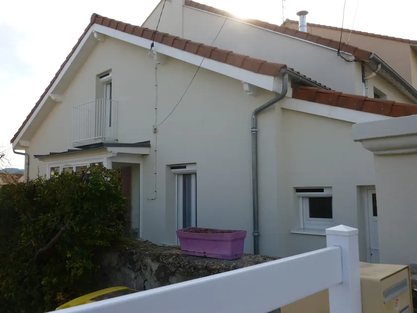 entire place in a detached house - Image 1