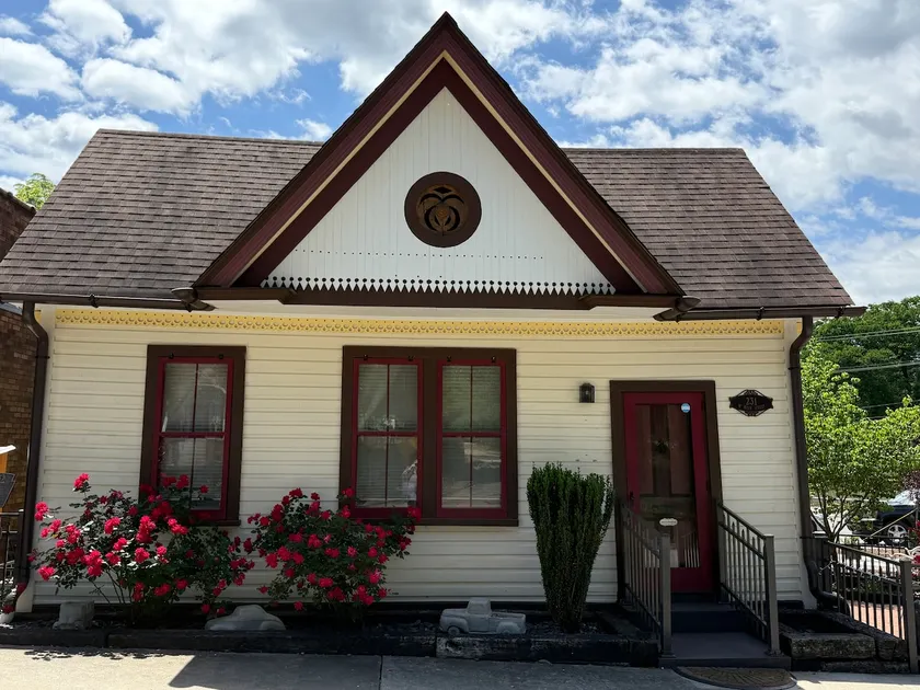 E&A Cottage - Image 1