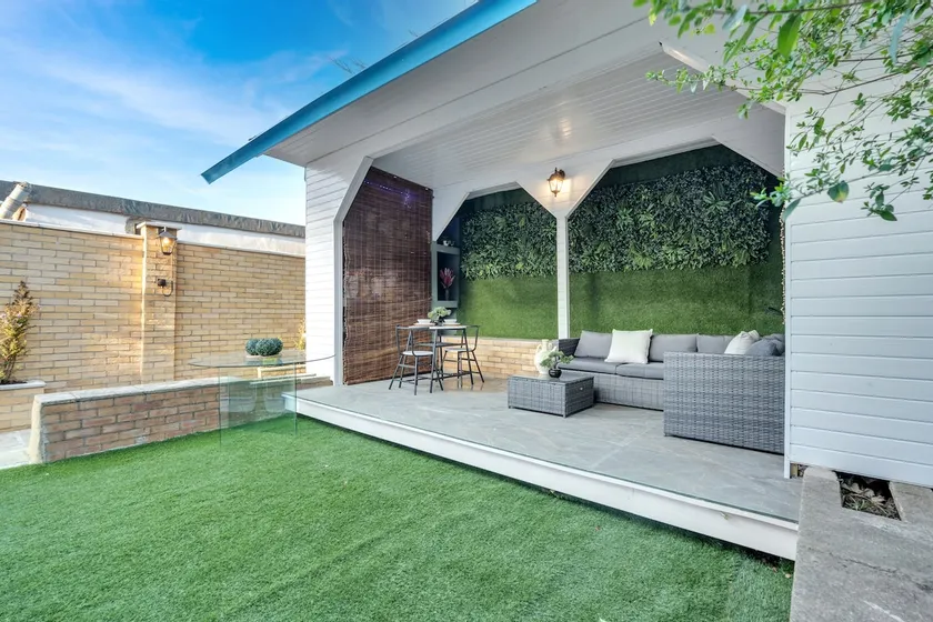 Leaf & Lounge - Free Parking , En-Suite, Near Wembley - Image 1