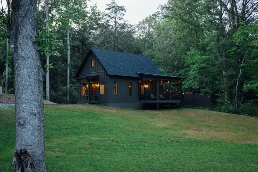 12 Miles to Clemson, Creekside Cottage w/ Hot Tub - Image 1