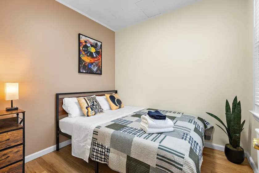 Music-Themed 2BR Apartment/few minWalk to PATH/NYC - Image 1