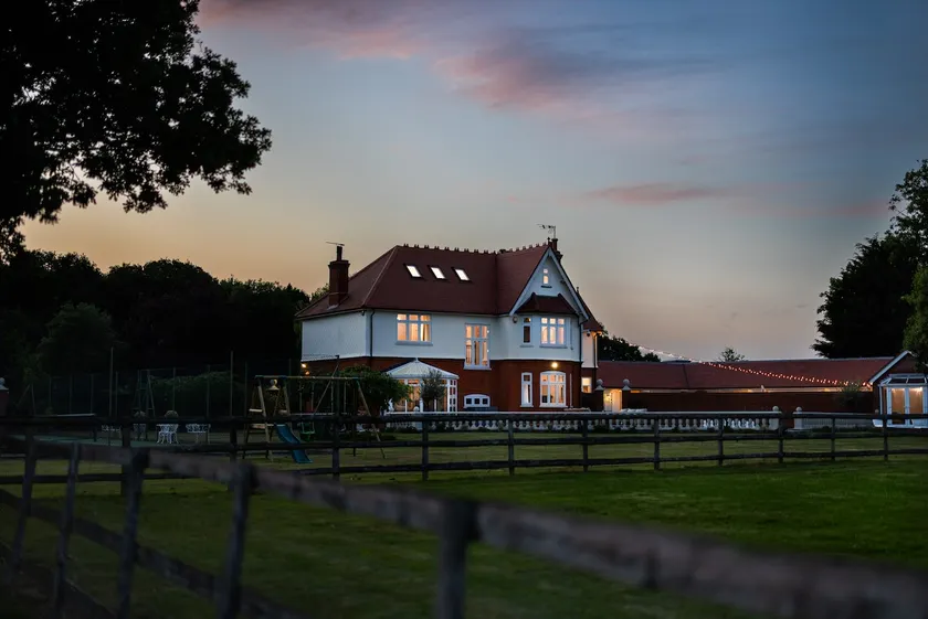 Merry Lakes - Luxury Lakeside Escape with Pool - Just 30 Minutes from London - Image 1