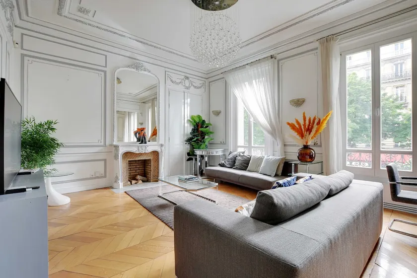 Beautiful 2BD/4P - Av Montaigne / Champs-Elysees - Image 1