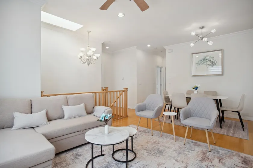 Bright & Comfy 4 BR Home 10 Mins from Airport - Image 1