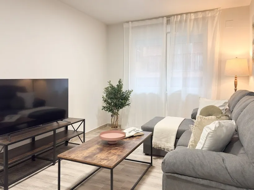 ChillaHomes, Apartment with double bed and single bed. - Image 1