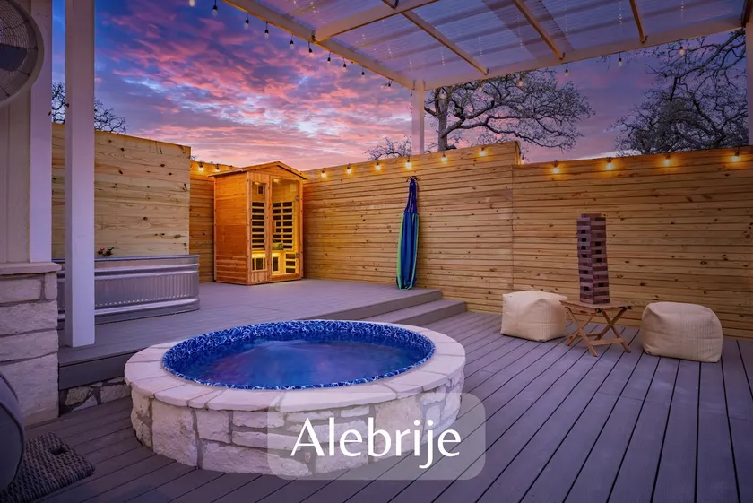 Secluded Luxury Couples cabin Sauna Pool - Image 1