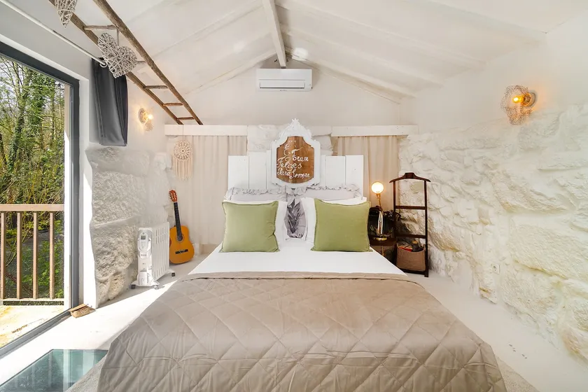 WHome Riverfront Retreat with Exclusive Waterfall Views - Image 1
