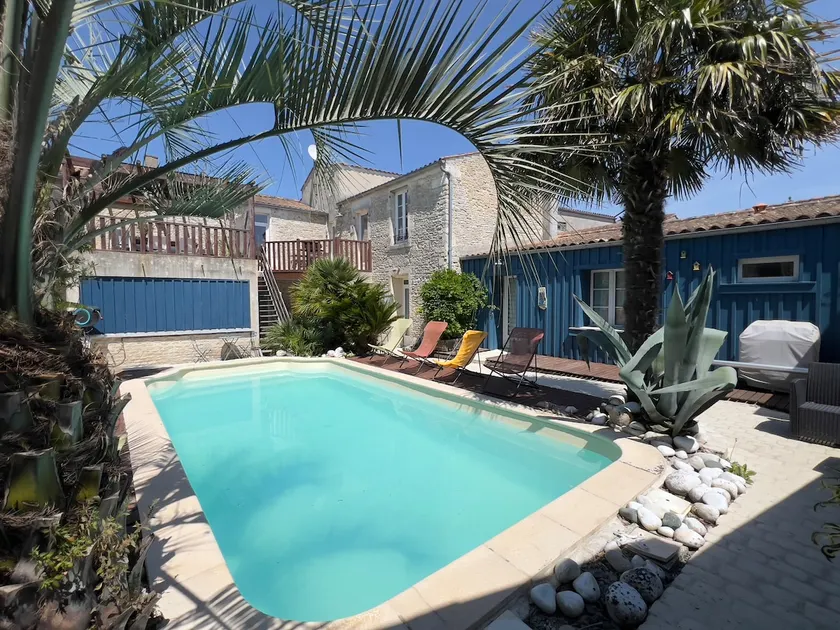 Apartment with pool in the heart of St Georges - Image 1