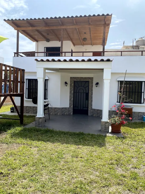 Beach house with pool - Image 1