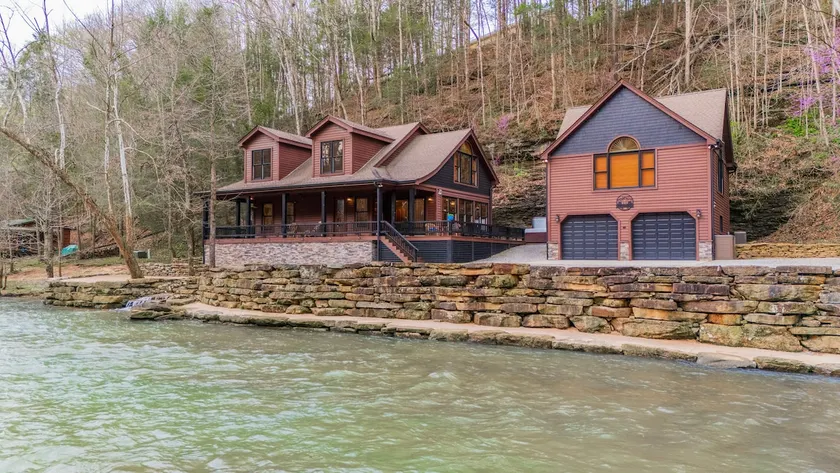 WATER FRONT + Hot Tub - 20 Min from Dale Hallow - Image 1