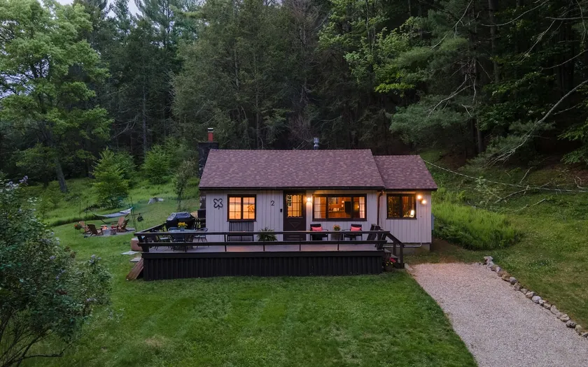 Spa Cabin with Sauna, Hot Tub and Cold Plunge - Image 1
