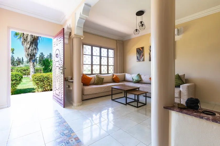 Bright fitness home with garden in the palm grove! - Image 1