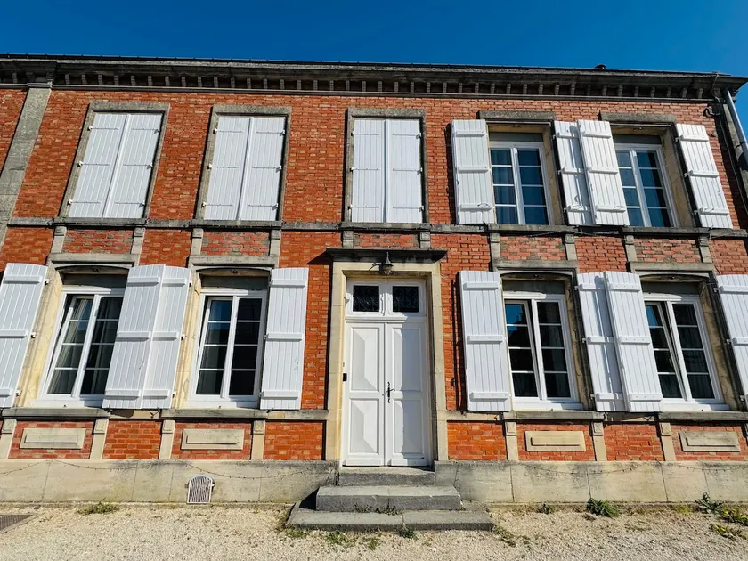 Beautiful Champagne house - Image 1