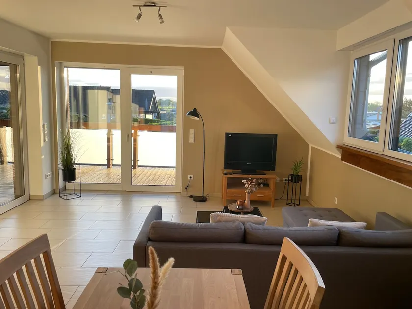 Lakefront apartment - Image 1
