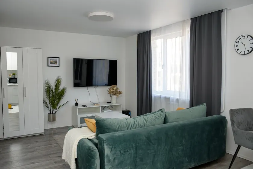 El Roi Home's - Image 1