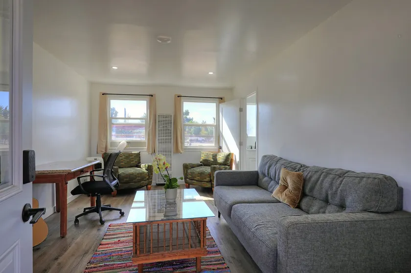 Dew Drop Inn Suite 3 - Image 1