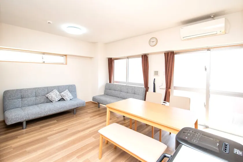 * Fully renovated!* Within walking distance of Kokusai Dori and close to the station!Maximum 6 people!You can check out at 13: 00! - Image 1