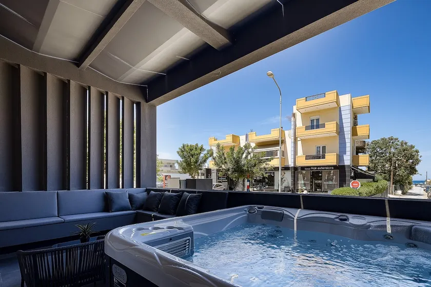 MaXi Suite 75 with Jacuzzi,By IdealStay Experience - Image 1