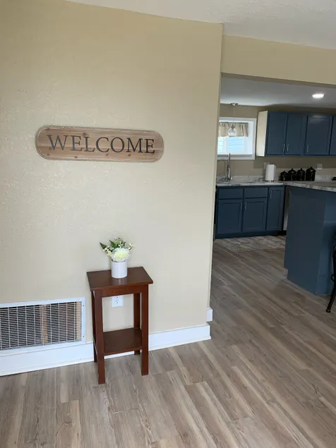 Great for groups! Bellevue Retreat w/Fenced Yard - Image 1