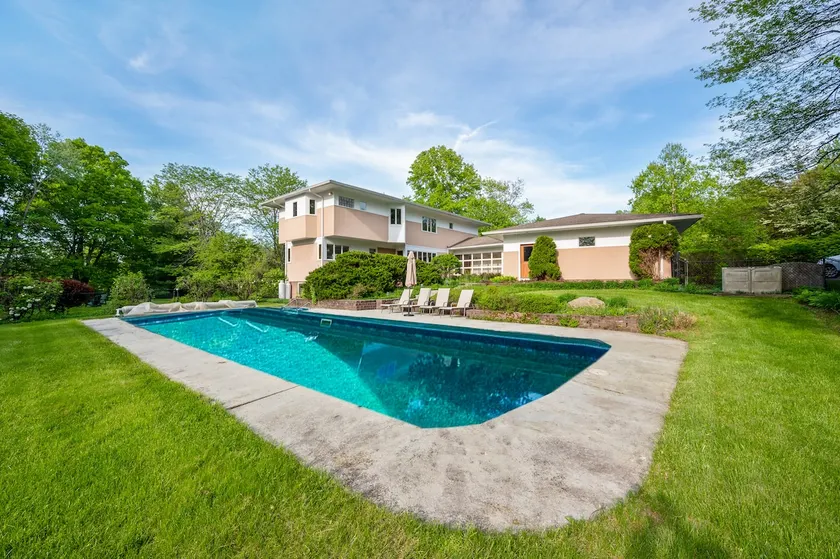 4 Bed, 3 full bath, feat. Huge Deck and Pool! - Image 1