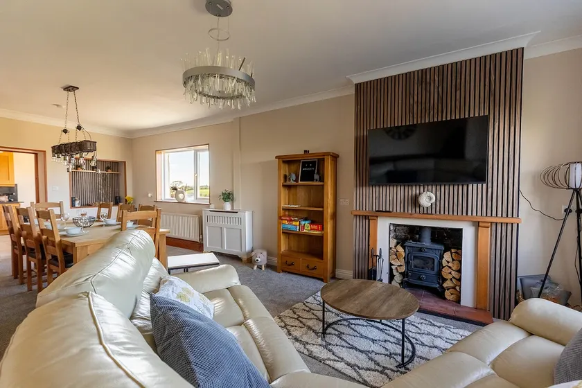 Spacious 4-Bed Lake District Getaway for Groups - Image 1