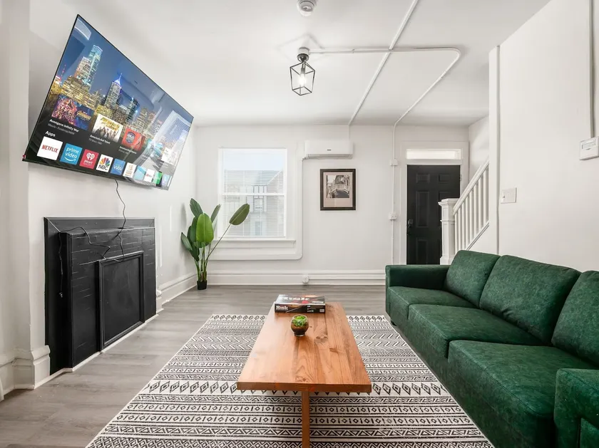 Stylish Condo Near Downtown! - Image 1