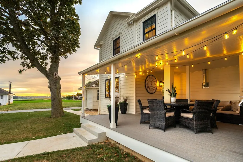 The Eby Farm*5 bedrooms w/ ensuites* Hot tub - Image 1