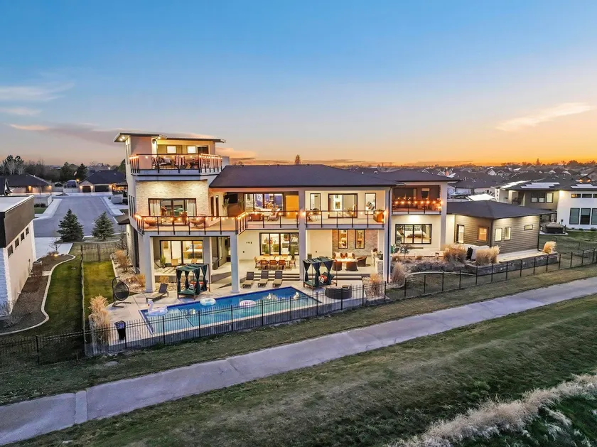 6K SQFT Lux |Heated Pool|Hot Tub |Sauna |Speakeasy - Image 1
