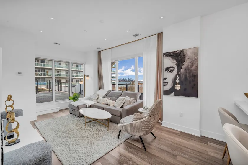 Condo-mansion with large terrace - Image 1