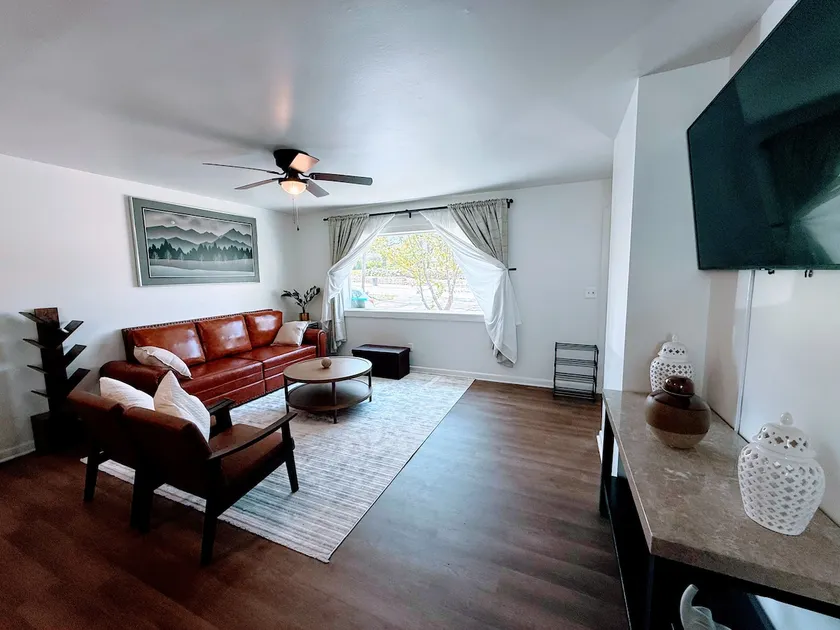 Cozy Cottage Mins to UofA Sleeps 6 Prime Location! - Image 1