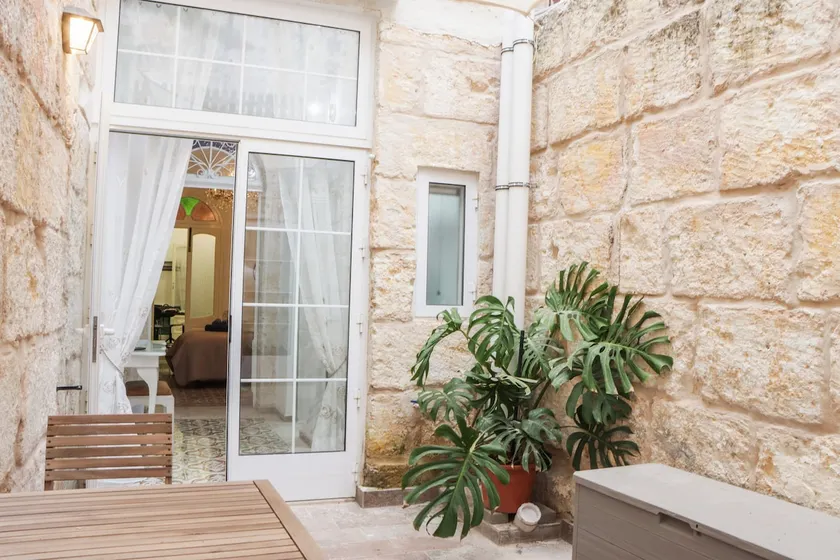 Traditional Maltese Maisonette with Internal Yard and Jacuzzi - Image 1
