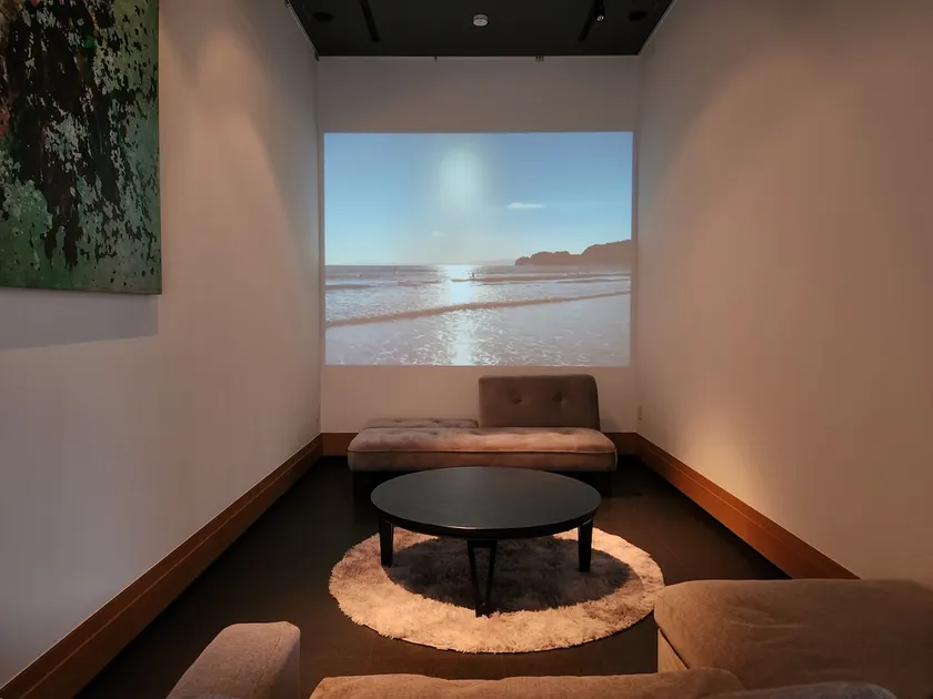 Enoden and Yuigahama Beach!Spacious living room - Image 1