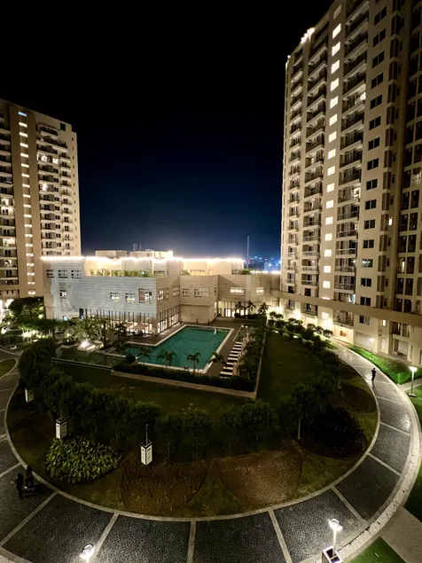 Luxury Stay near Intl. Airport - Image 1