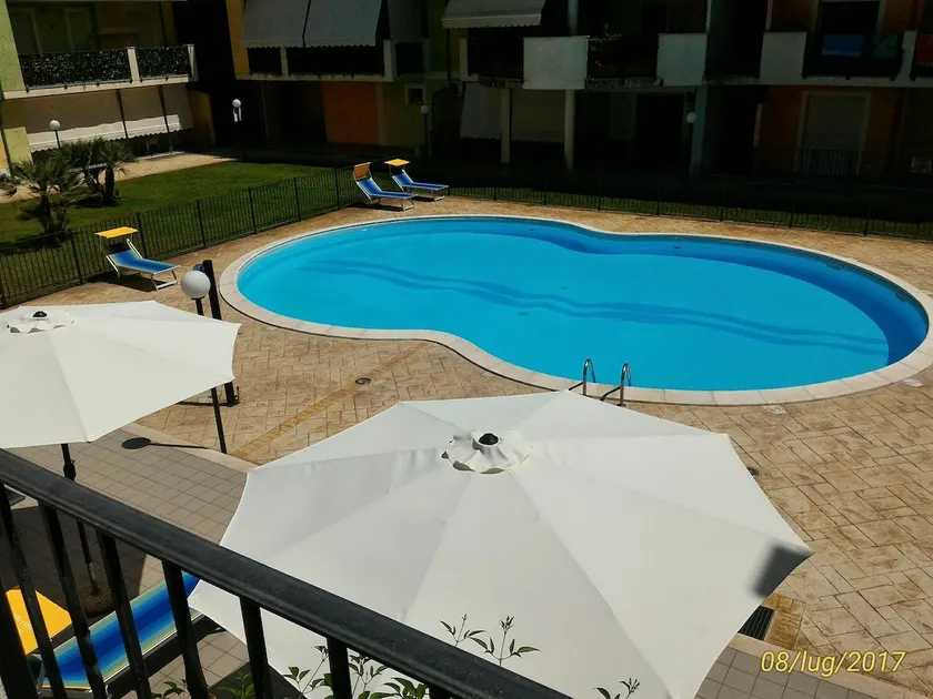 Two-room apartment with pool and garage near the sea in Tortoreto - Image 1