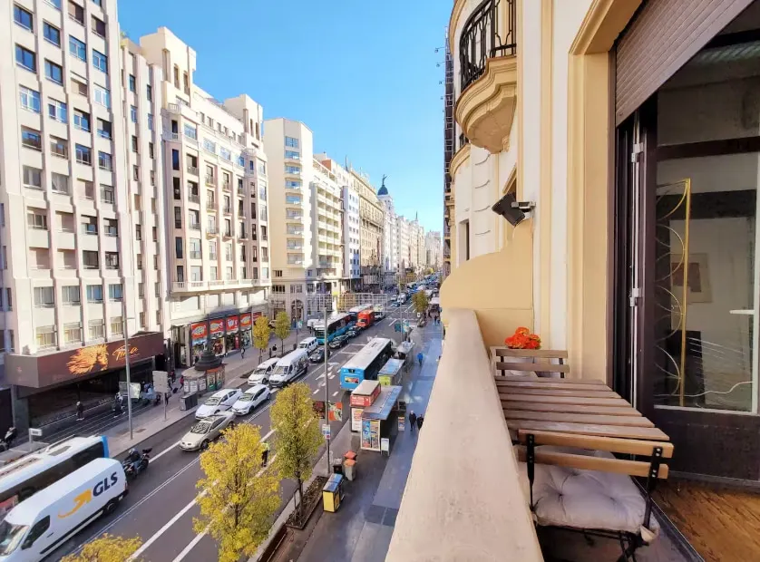 Studio on Gran Vía with views 1 - Image 1