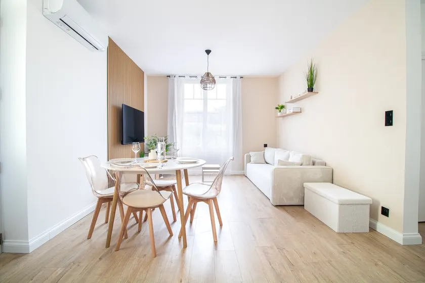 Charming air-conditioned house with courtyard - Image 1