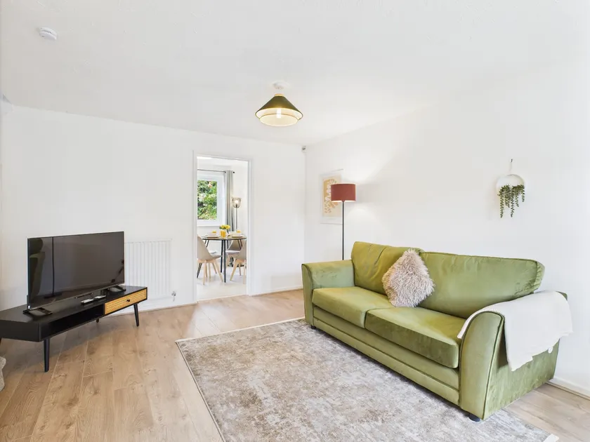 Bright&Modern Stay in Wolverhampton I Free Parking - Image 1