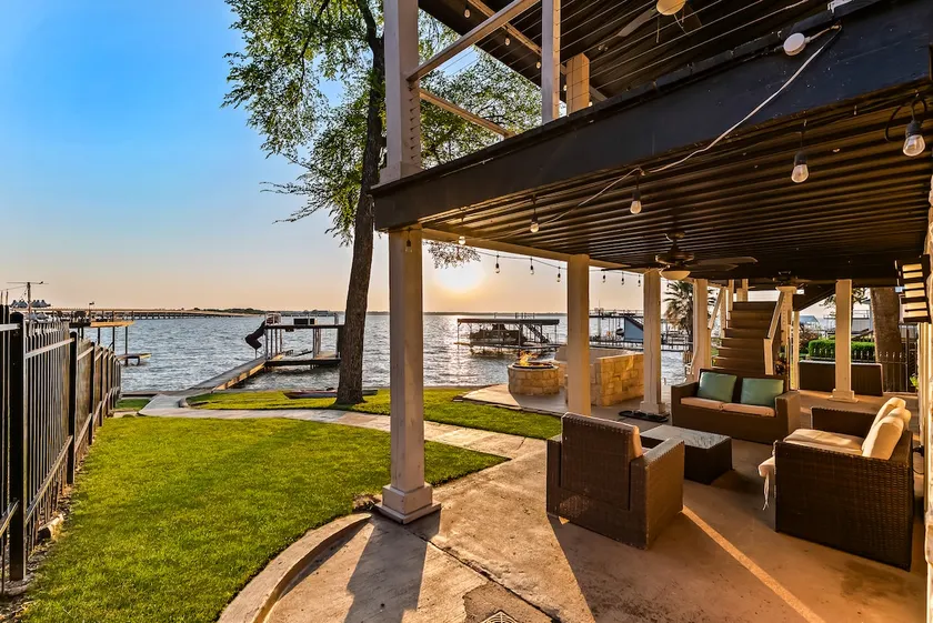 Horizon Luxe | Lake Front | 3BR+3RR | 8 Beds - Image 1