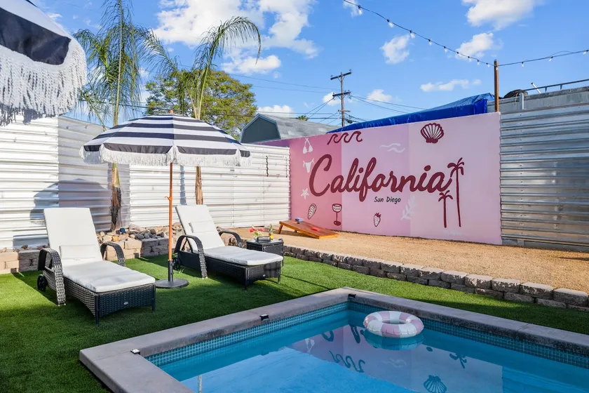 KING bed oasis | GAME ROOM | Pool | family Hangout - Image 1