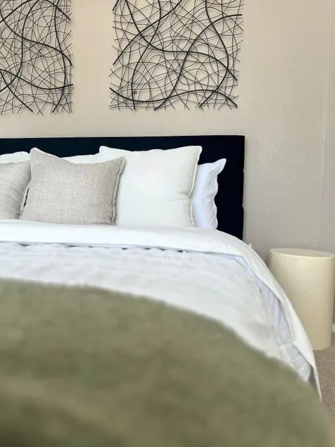 Gated 2BR King Bed - Full Kitchen - Image 1