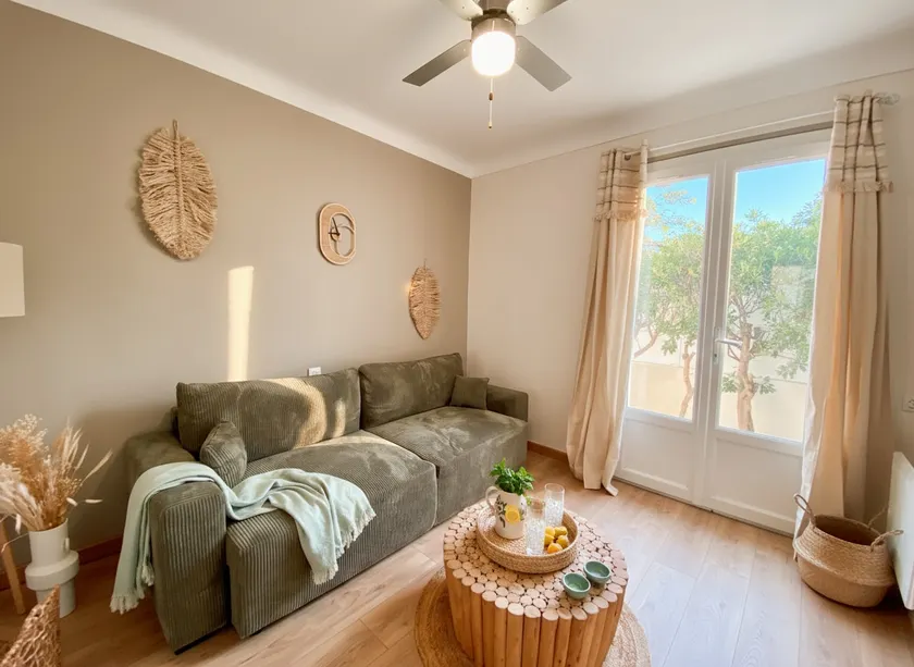 2 Bedroom Beach House with Garden - Image 1