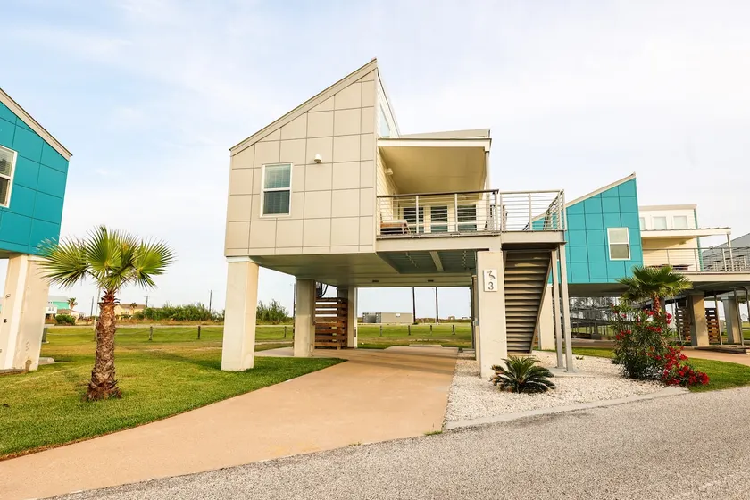 Pet Friendly Beach Bungalow - Image 1