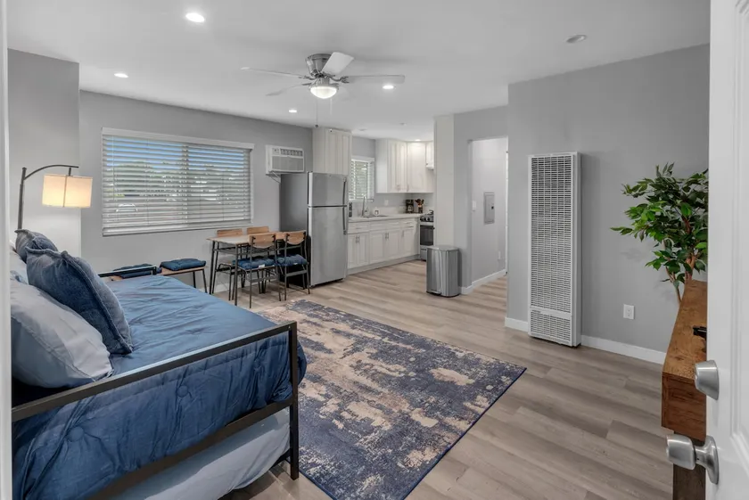 Ultimate L.A. Getaway near L.A. Hot Spots - Image 1