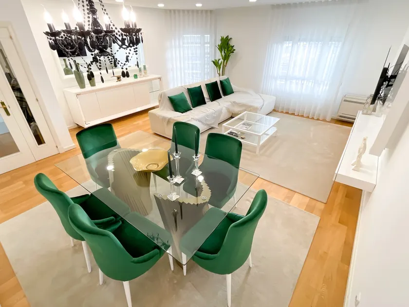 Prestige Lisbon Entire 3 Bedroom Luxury Apartment - Image 1
