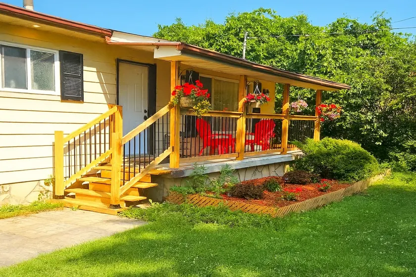 Cozy Fountain Home - Image 1