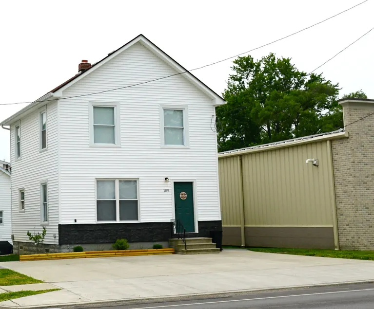 Comfortable 4BR Home Near Downtown Elyria - Image 1
