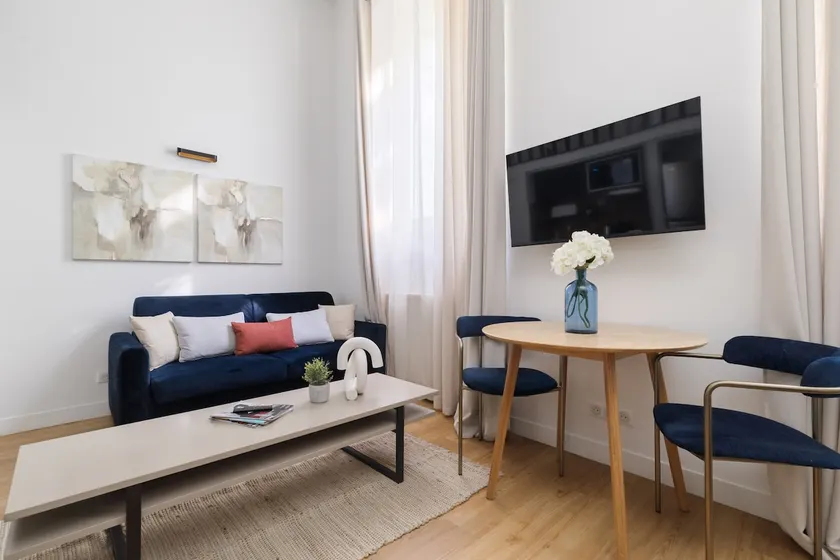 Lovely studio with AC next to avenue Montaigne - Image 1