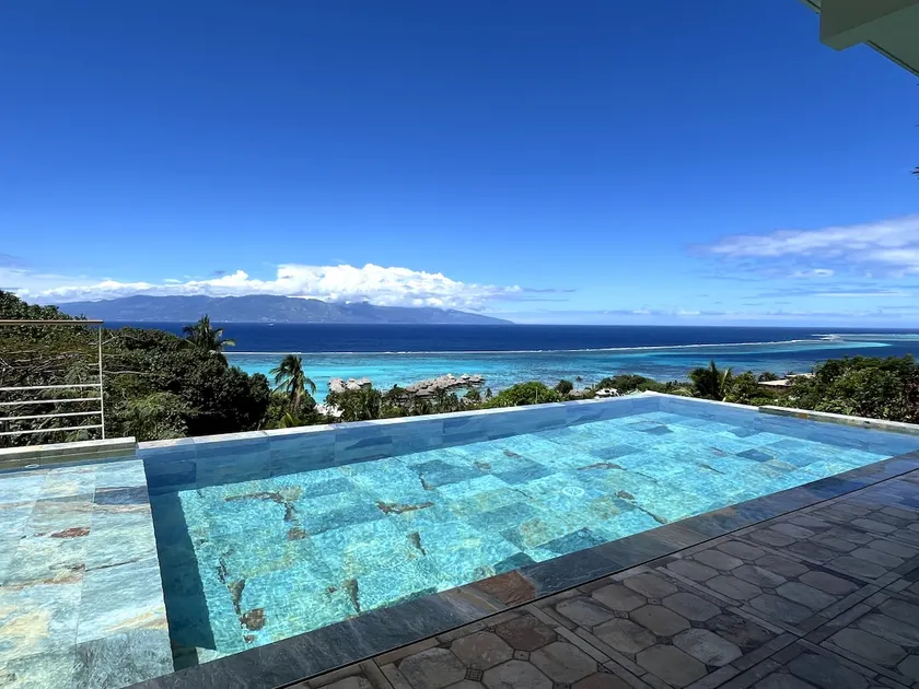 Poeiti Ninamu Bungalow Luxury Exceptional View - Image 1